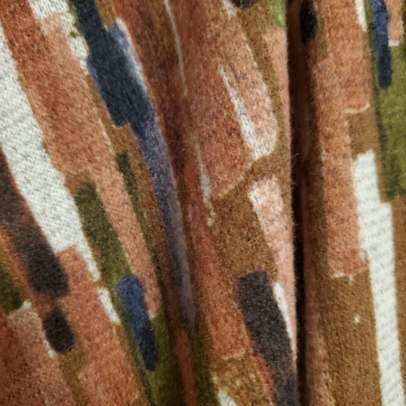 Sleeveless cardigan with true neutral colors - Picture 2 of 2